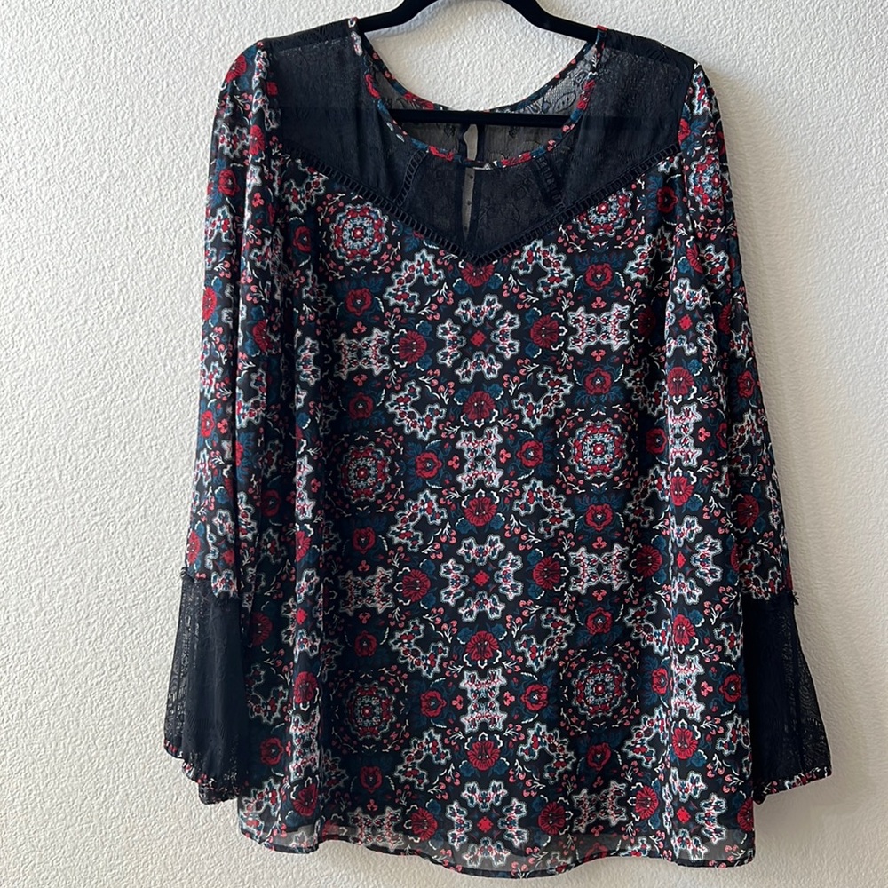 Beautiful black floral long sleeve blouse size large